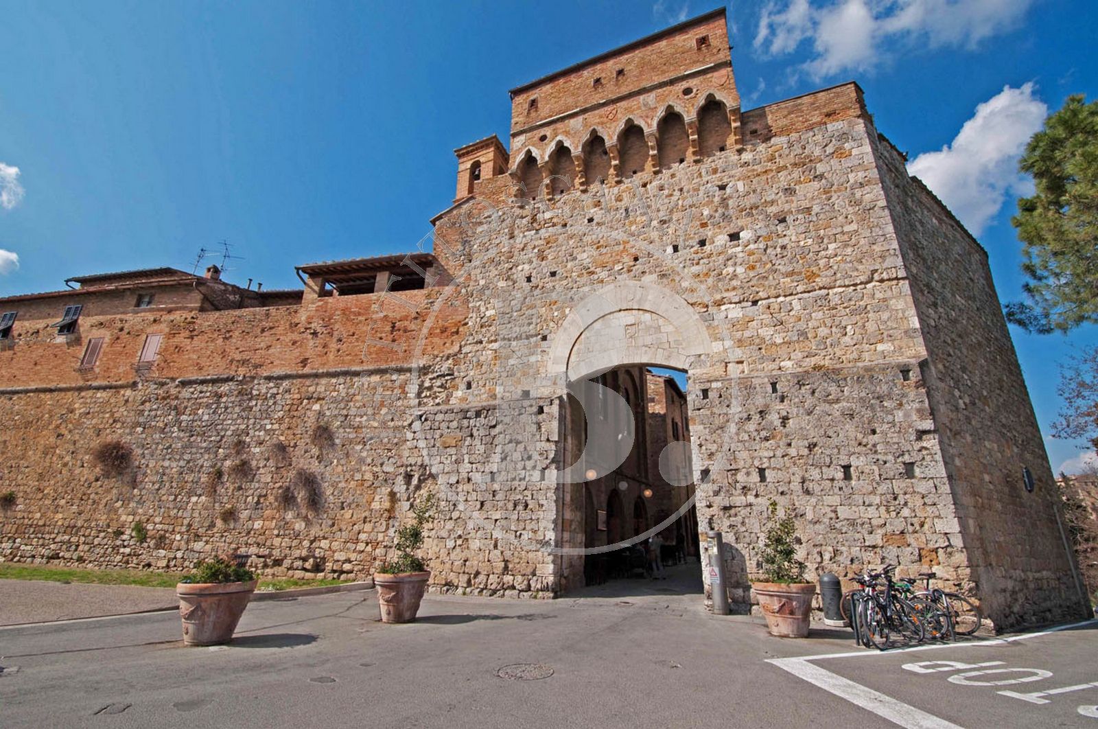OFFICE/APARTMENT - San Gimignano (Si)