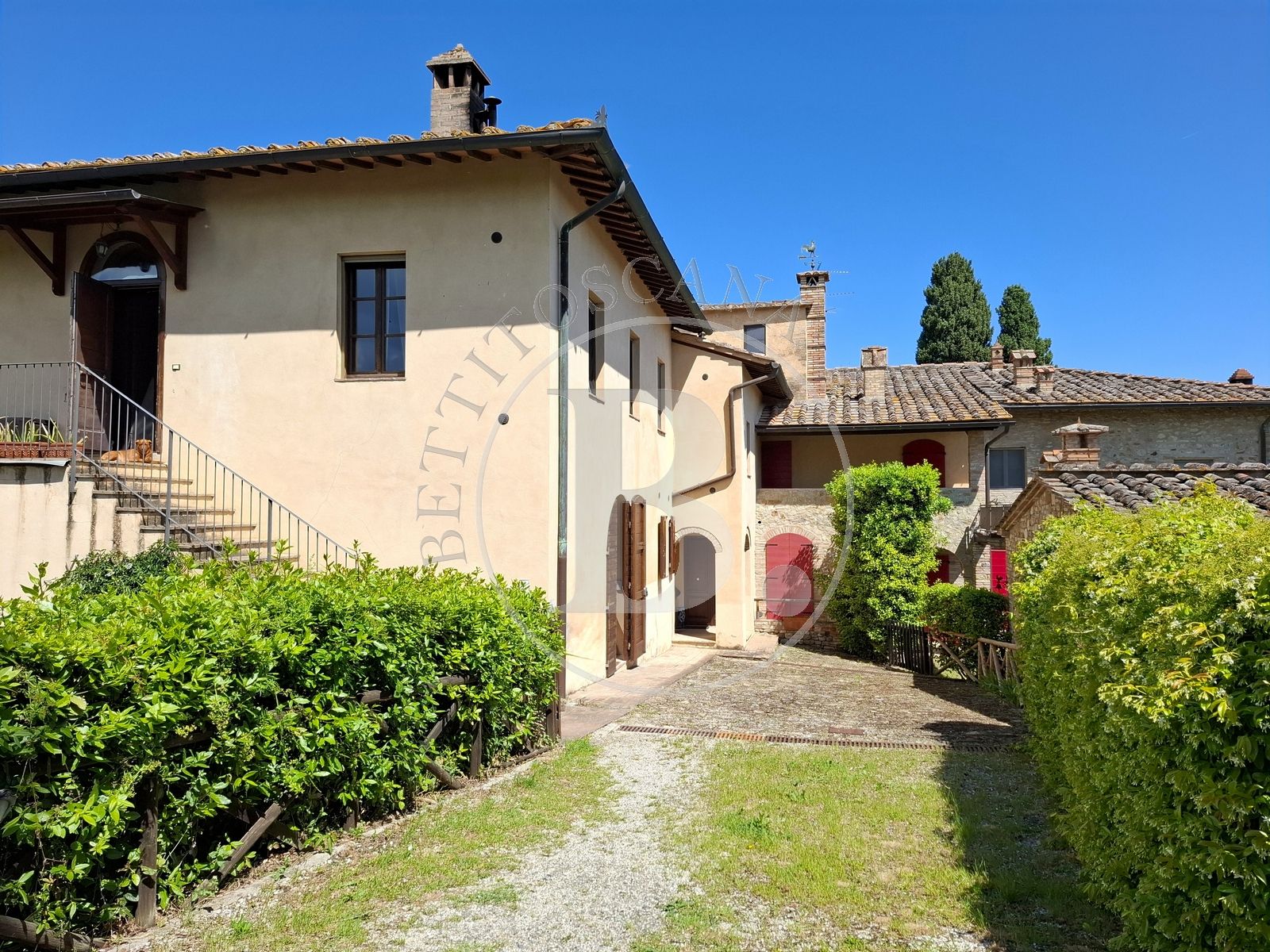 APARTMENT WITH GARDEN - San Gimigano (Si)