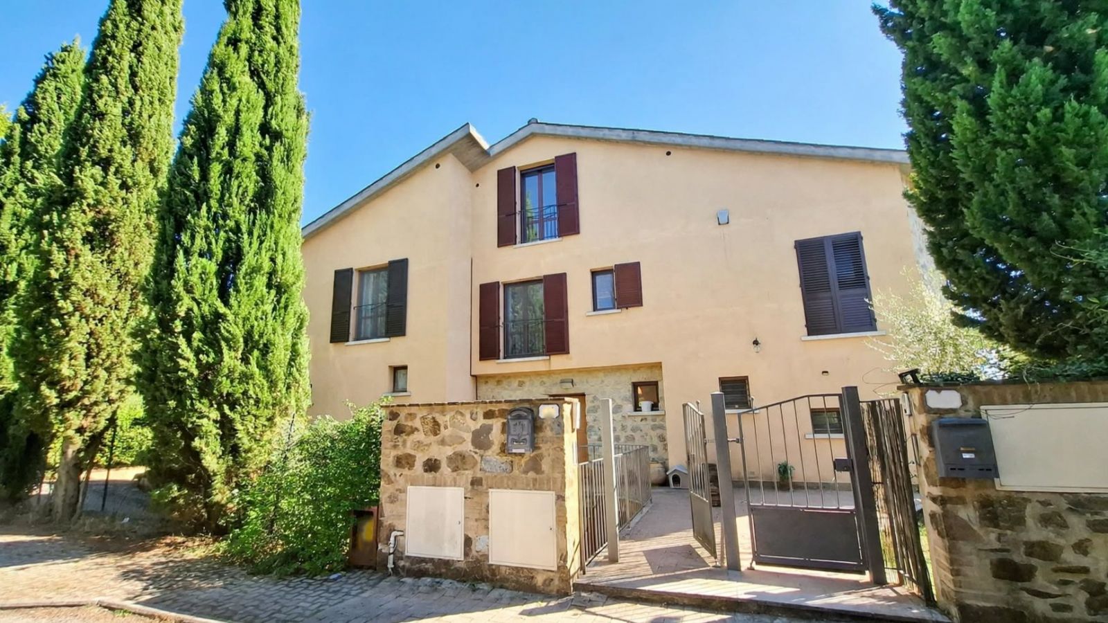 TOWNHOUSE - Monteriggioni (Si)