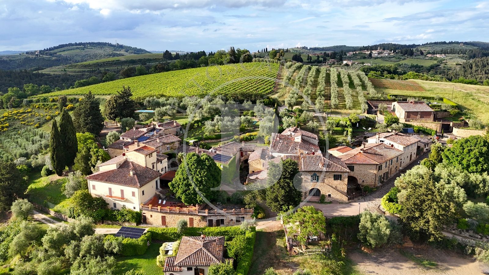 APARTMENT IN HAMLET - Between Poggibonsi and Castellina in Chianti