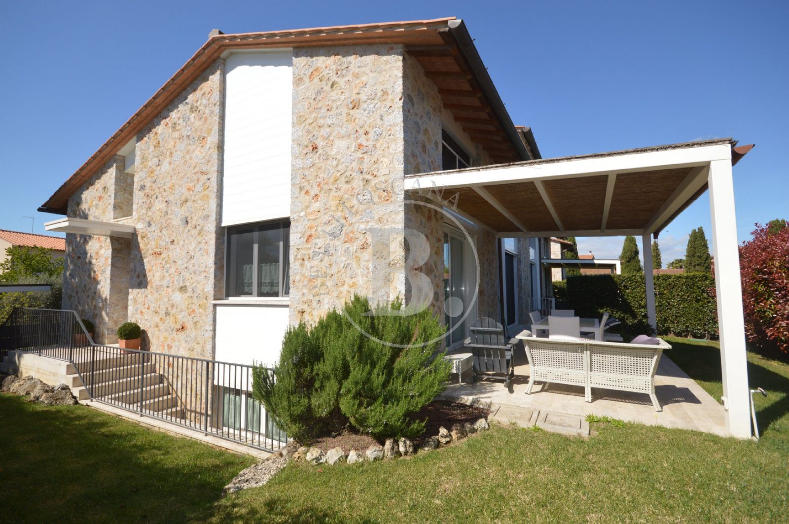 PORZIONE DI VILLA CON GIARDINO - Colle di Val d'Elsa (Si)