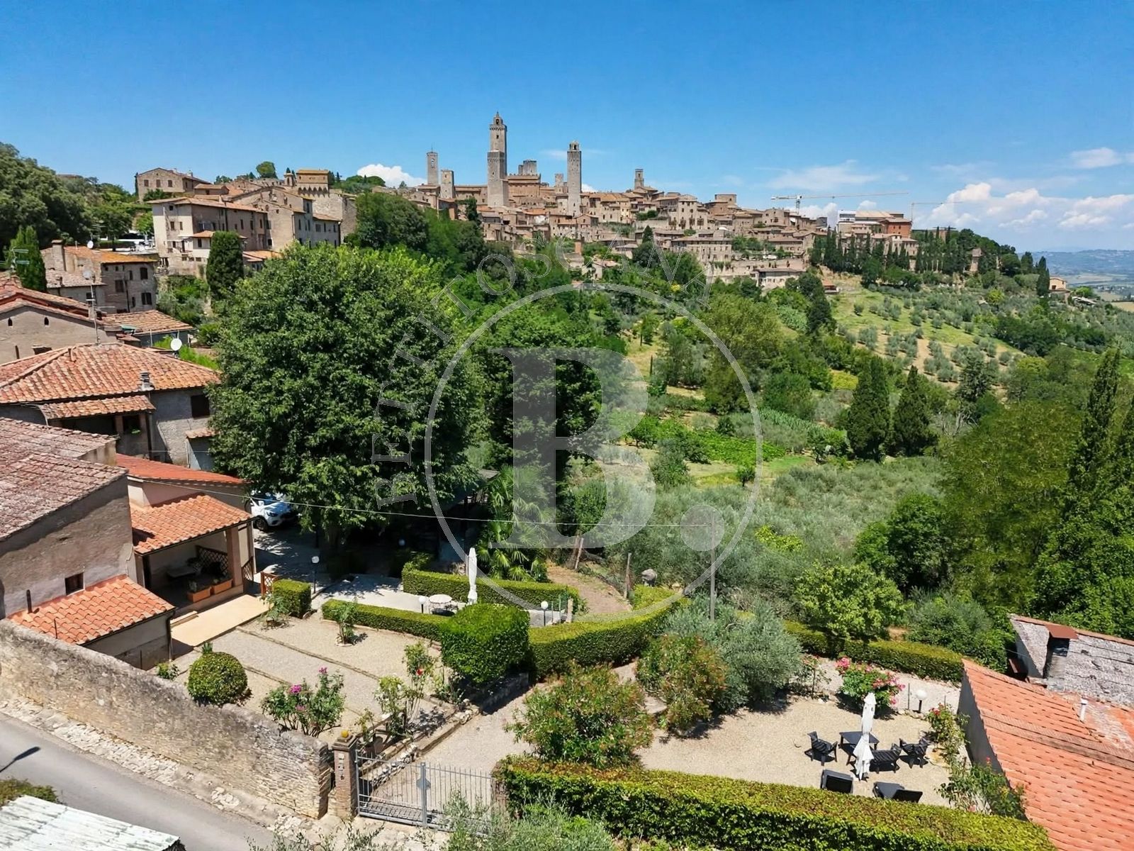SMALL HOLIDAY FARM - San Gimignano (Si)